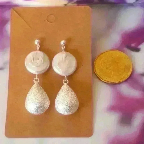 Authentic baroque coin freshwater pearl earrings - Picture 2 of 4